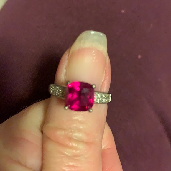 Ruby (Synthetic) with Diamond chips ( genuine) 925 stamped - Picture 5 of 12